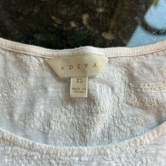 ADiva white embroidered short sleeve crewneck. Classic white T with a flare. XL - Picture 7 of 11